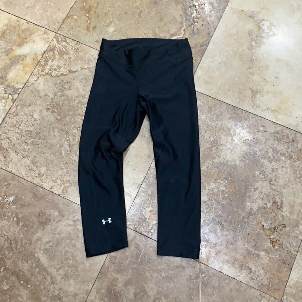 Under Armour black cropped leggings size small